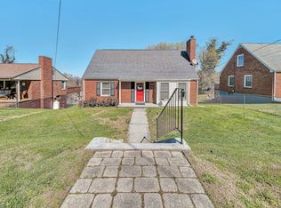 1013 Gardens Rd SW, Roanoke, VA 24014