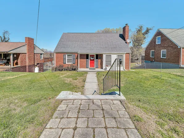 1013 Gardens Rd SW, Roanoke, VA 24014