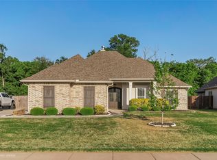 504 Long Acre Dr, Bossier City, LA 71111