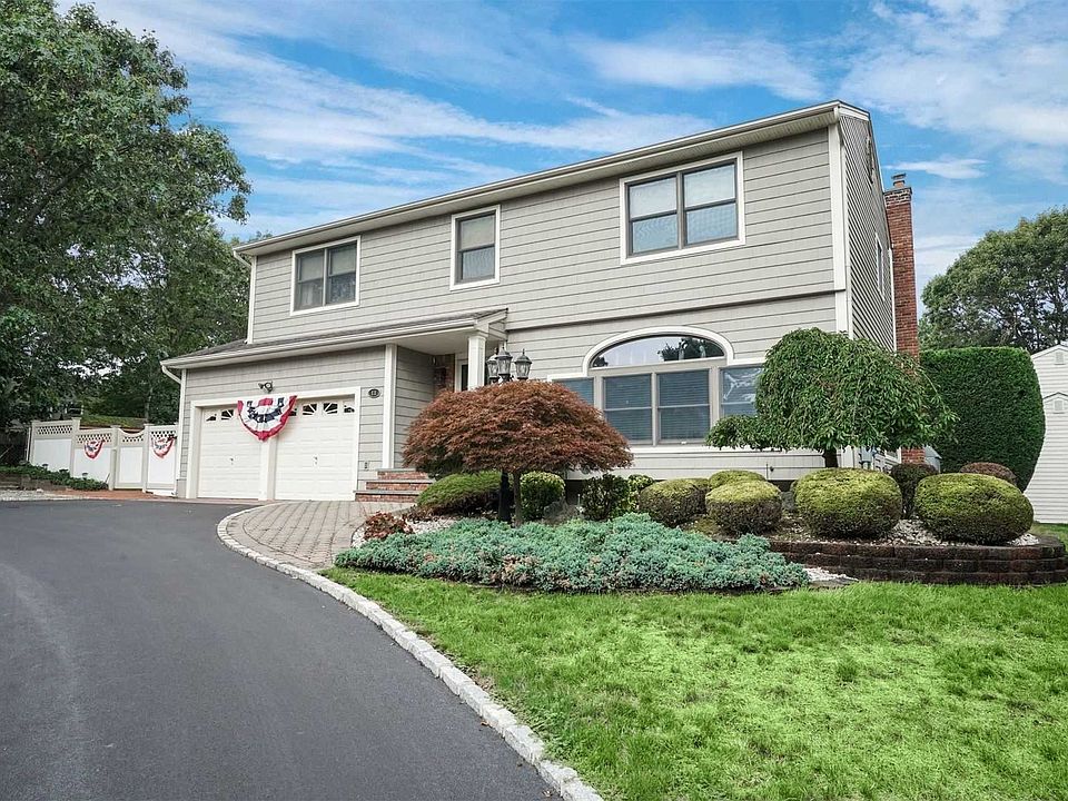 1st image of 11 Lonni Ln