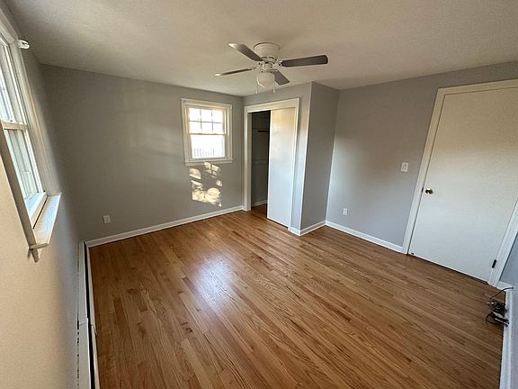 Same bedroom with the closet view