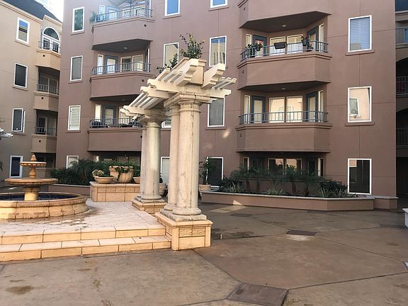 2nd image of 655 Columbia St Unit 112