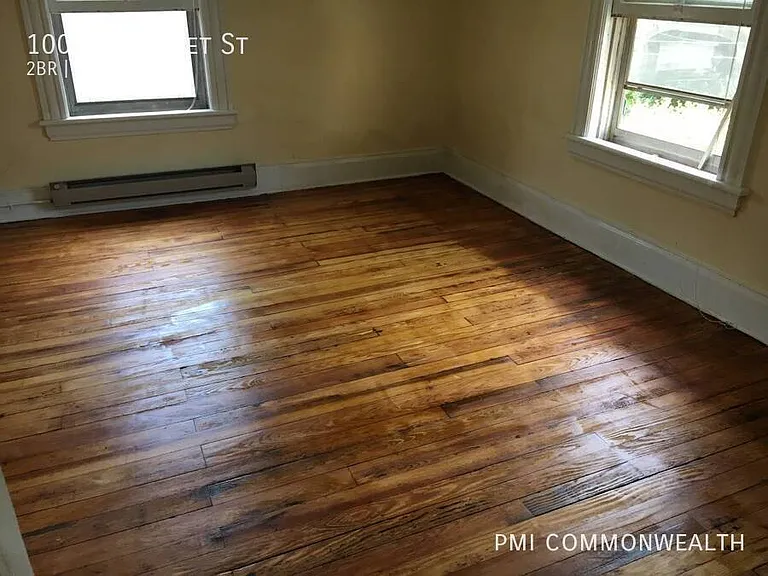 1009 Market St E — Photo 10