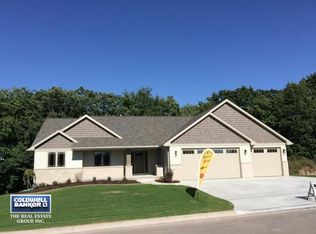 3341 Largo Ridge Dr, Green Bay, WI 54311