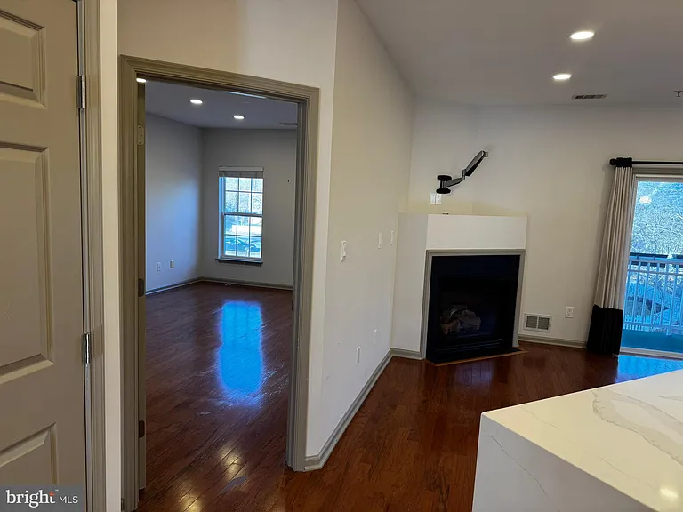 20240 Macglashan Ter #2203 — Photo 23