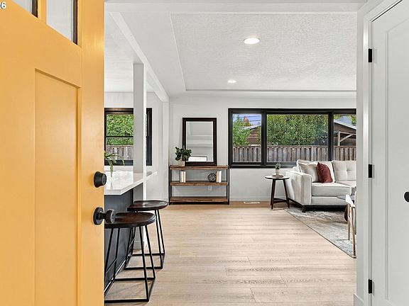3rd image of 6031 SE Brooklyn St