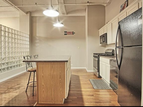 3rd image of 633 S Plymouth Ct APT 307