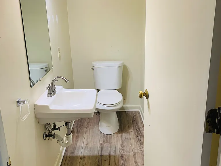 48 Queen Ave #48 — Photo 3