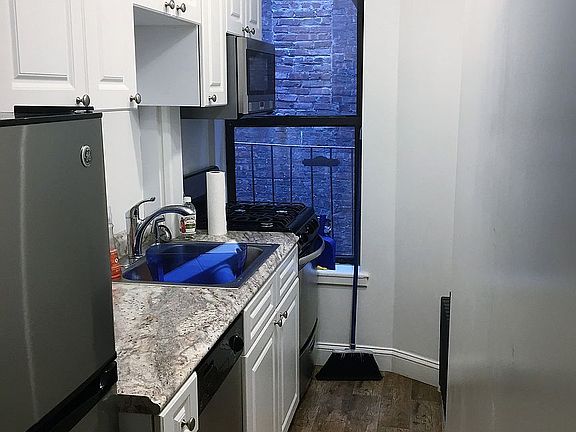 3rd image of 317 E 75th St APT 14