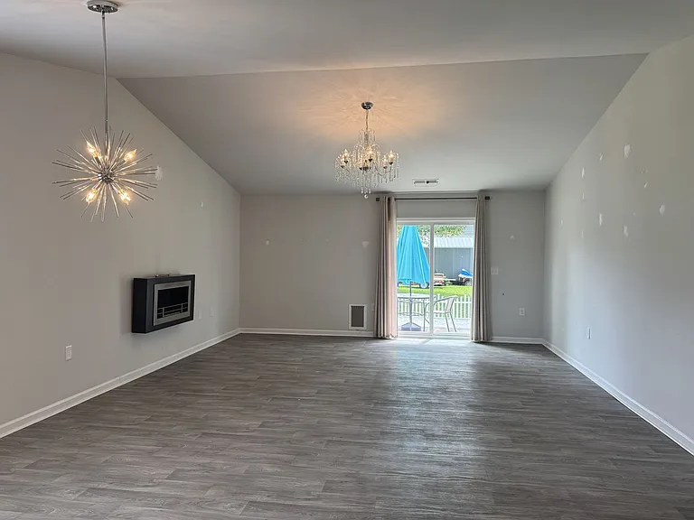 102 Jessica Ct — Photo 3
