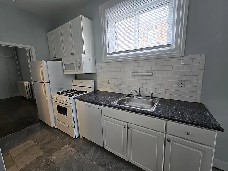 1016 Park Ave #B — Photo 3