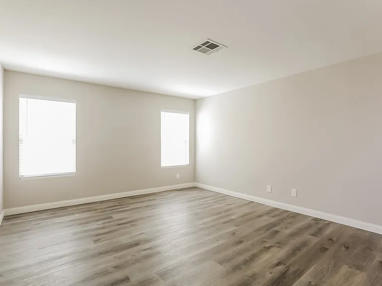 1433 Bellglen Dr — Photo 4