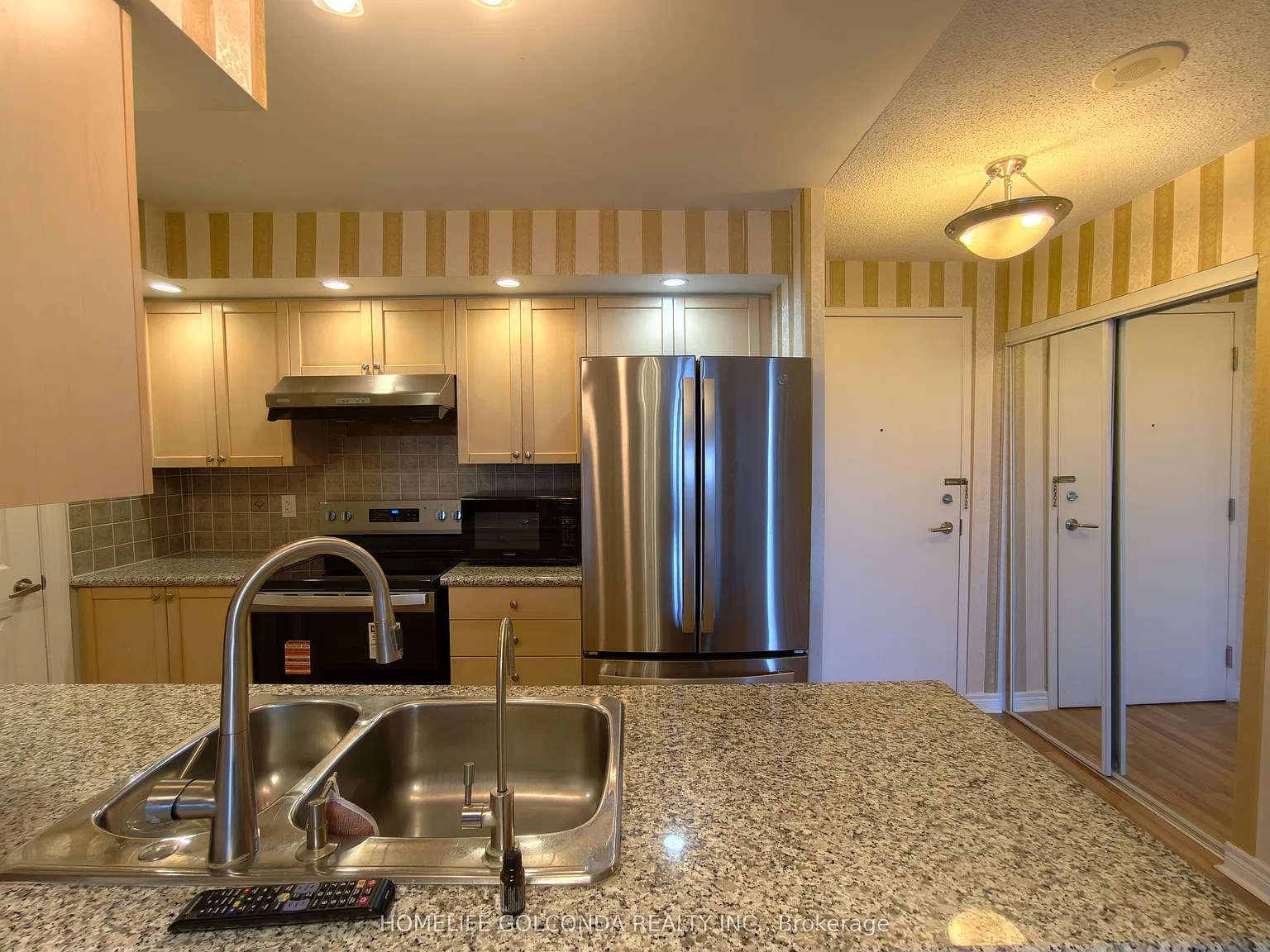 3 bed, $3,200 — Photo 2