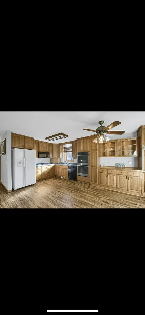Bright, Spacious, home for rent in Plymouth - Fox Glen Neighborhood — Photo 1