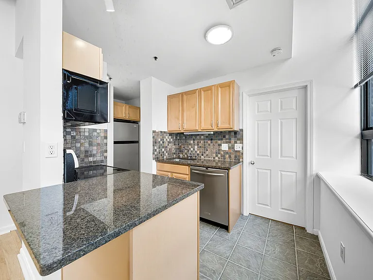 10 Linwood St #106 — Photo 3