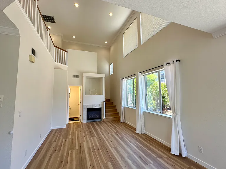 923 Ferro Dr — Photo 8
