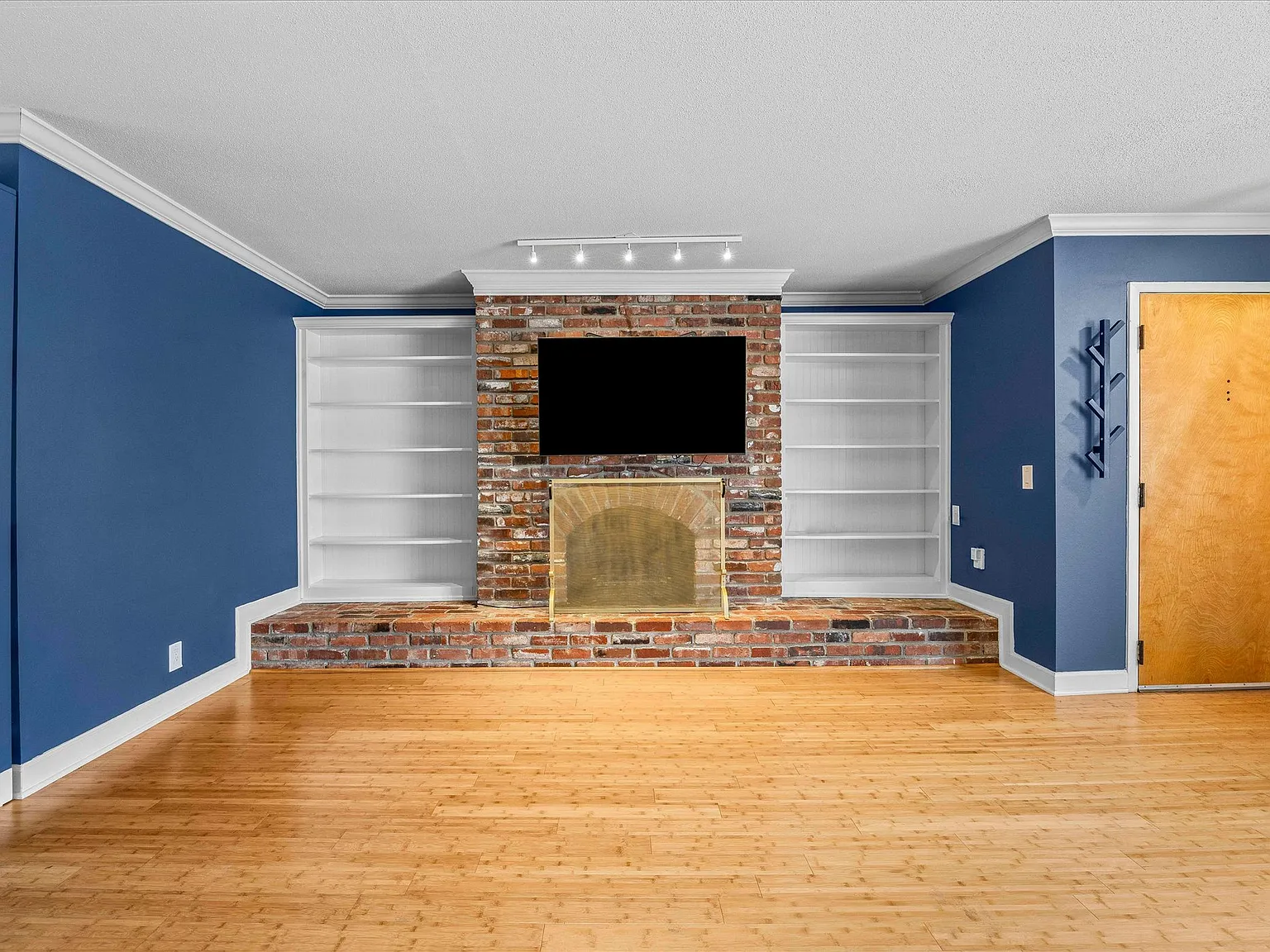 2 bed, 1250 sqft, $1,800 — Photo 2