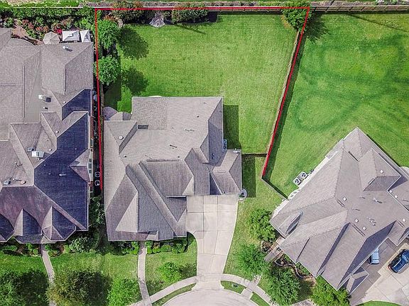 What an amazing back yard. Over a 1/4 acre! Best part, no back neighbors.