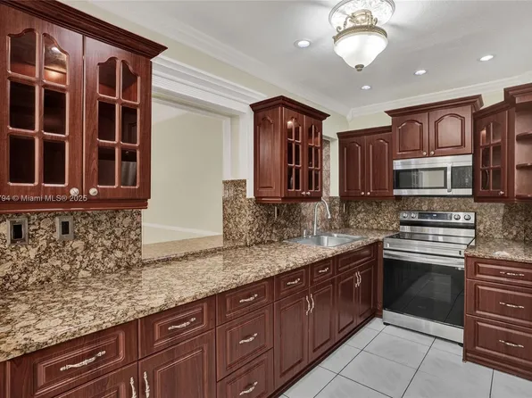 1665 NW 124th St, North Miami, FL 33167