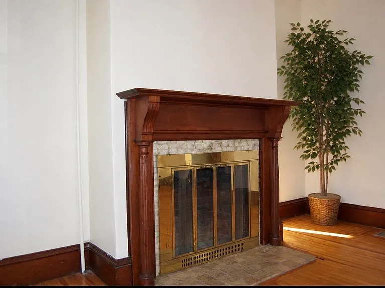 435 Broad St — Photo 9