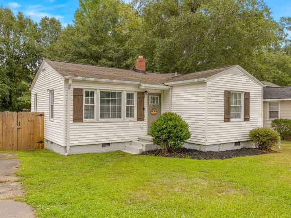 17 Cardinal Dr, Taylors, SC 29687