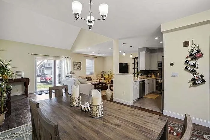 2 bed, 2.5 bath, 1854 sqft, $3,700 — Photo 4