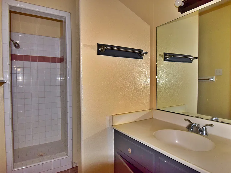 2210 W Elisa Ln — Photo 24