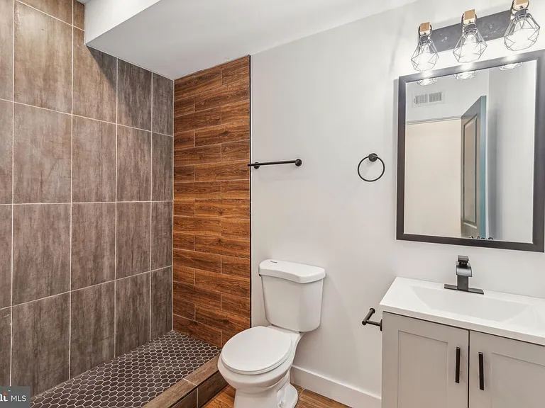 415 W York St #1 — Photo 15