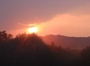 1389 Seneca Dr, Buckeye, WV 24924