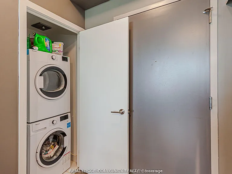 36 Manor Rd E #1302 — Photo 7