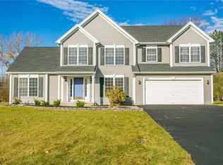 1401 Cherry Laurel Cir, Webster, NY 14580