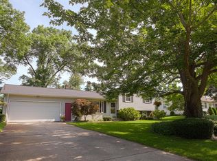 1677 Pinta Dr, Holland, MI 49424