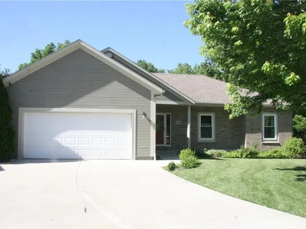 20929 Maple Ter, Spring Hill, KS 66083