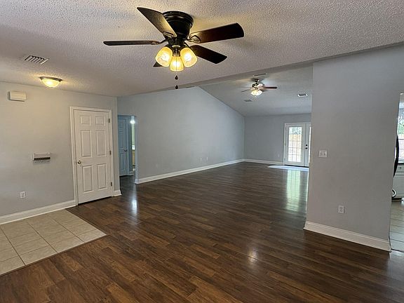 3rd image of 159 Conquest Ave