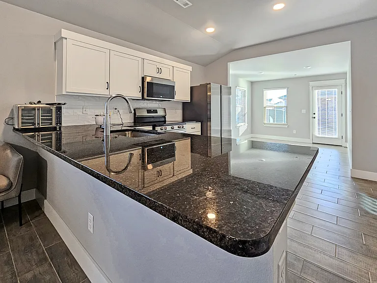 2091 Bluebonnet Ln — Photo 11