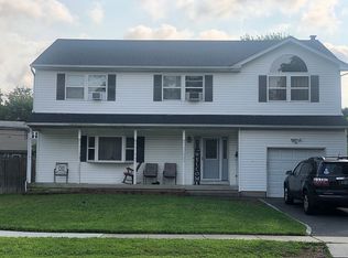 34 Somerset Rd N, Amityville, NY