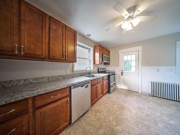 Kitchen - looking towards back deck
