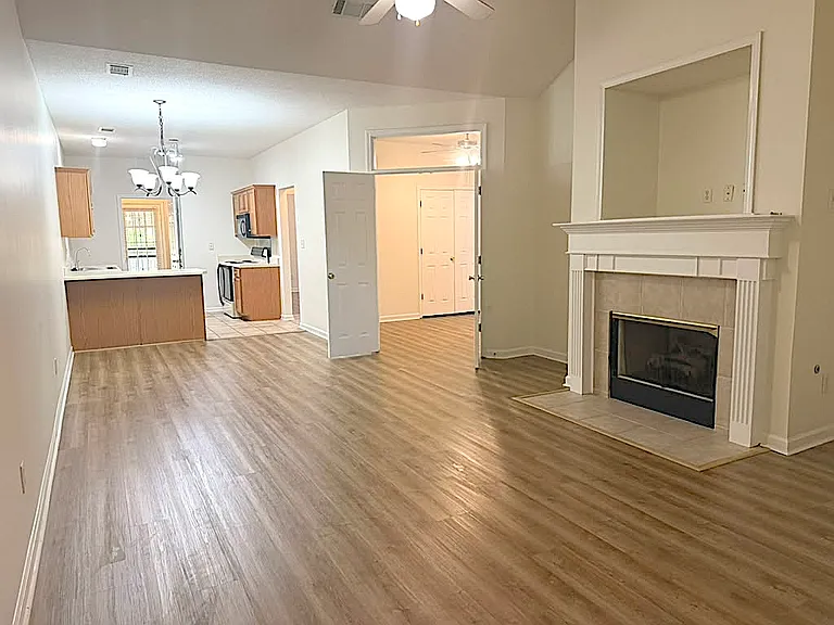 7751 Lipscomb Dr — Photo 2