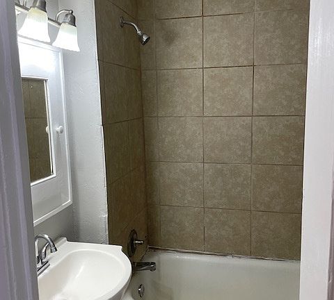 5th image of 1619 S Van Buren St #10
