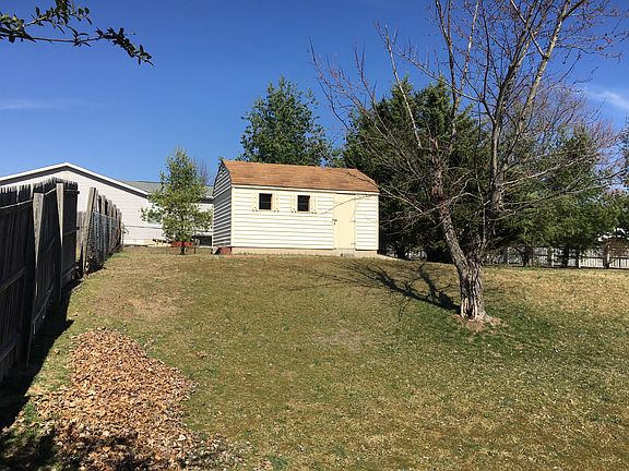5th image of 205 Lakeside Dr