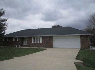 13 N Prairieview Ave, Tuscola, IL 61953