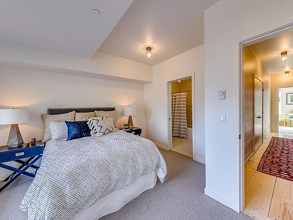 2nd image of 522 Madrona Way NE #3