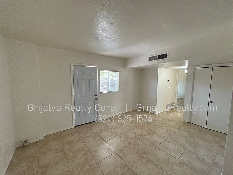 2415 N. Geronimo — Photo 2