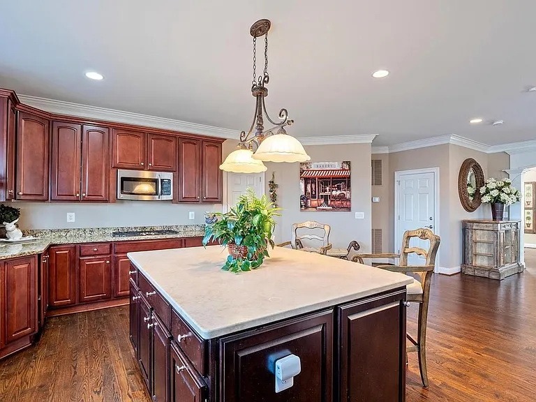 8100 Longtree Rd — Photo 14