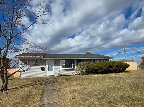 14 Magna Dr, Coplay, PA 18037