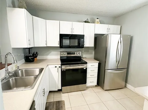 2860 Somerset Dr APT 400K, Lauderdale Lakes, FL 33311