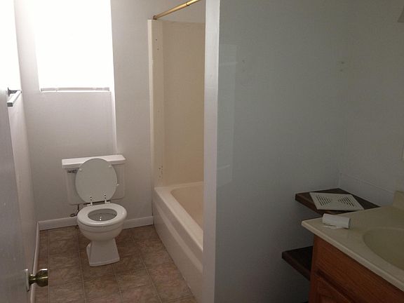 4th image of 1642 Hillwood Dr APT C2