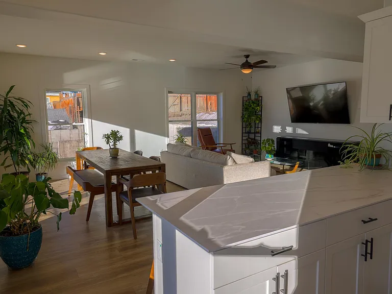 382 Taylor St — Photo 2