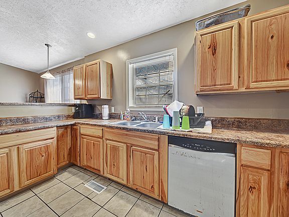 5th image of 3515 Mount Dr