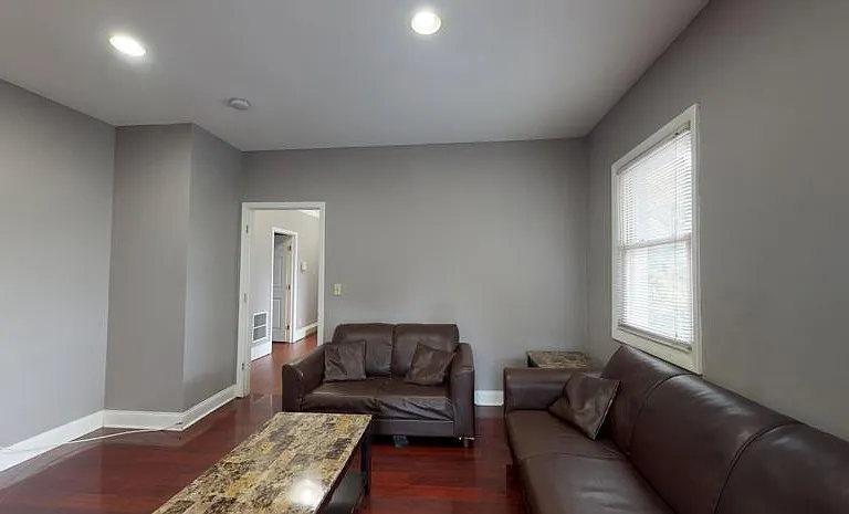 201 Comstock Ave #2R — Photo 1